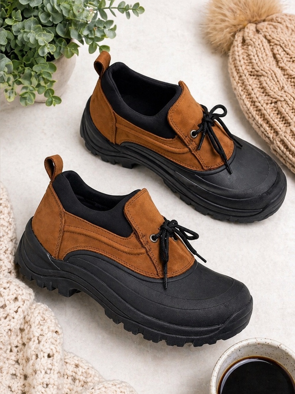 Lands’ End Womens 7B Waterproof All Weather Low Duck Boots Brown & Black Leather